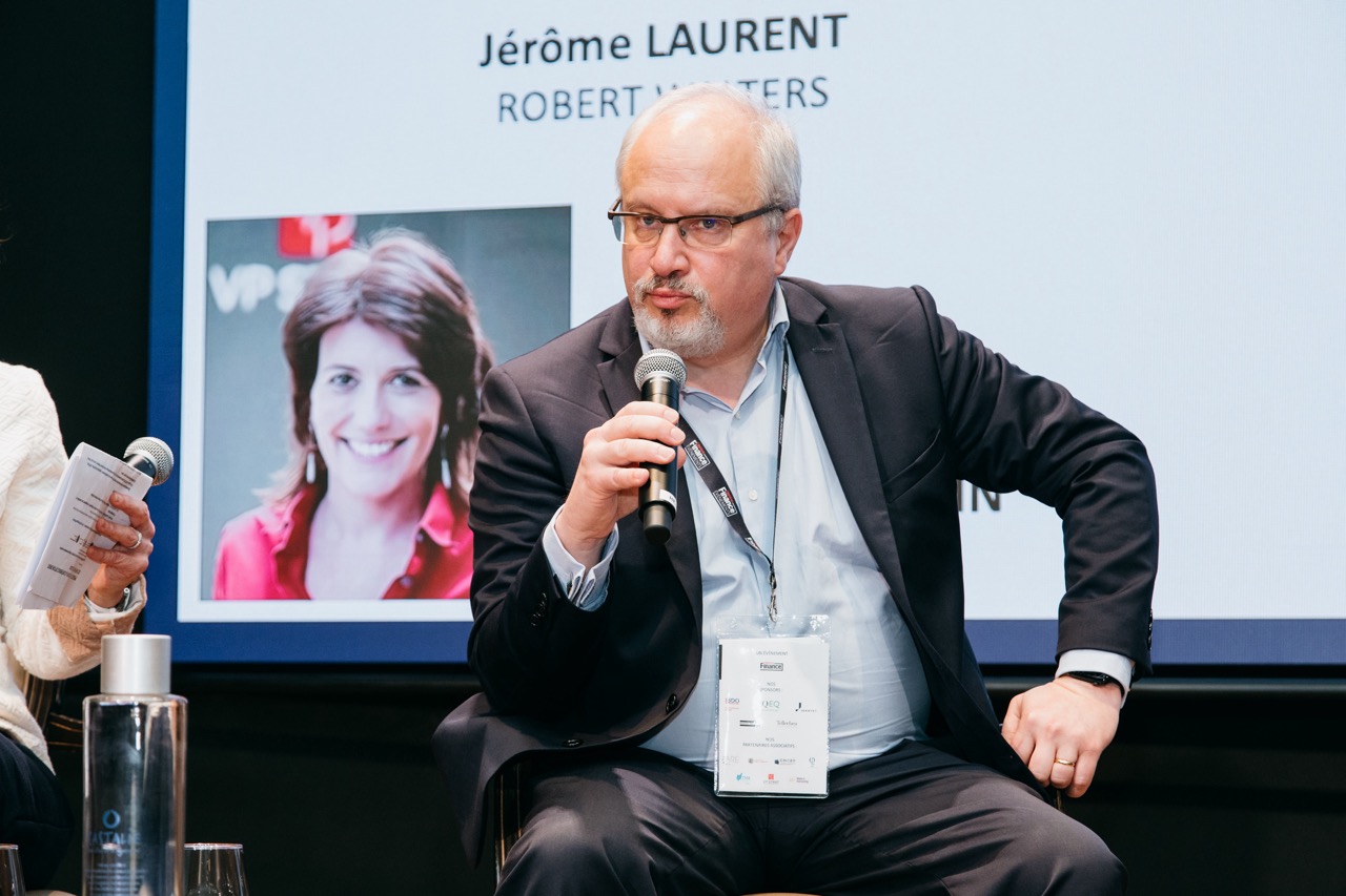 VP Strat - agence de communication - Les rencontres restructuration et financement - Jérôme Laurent au micro